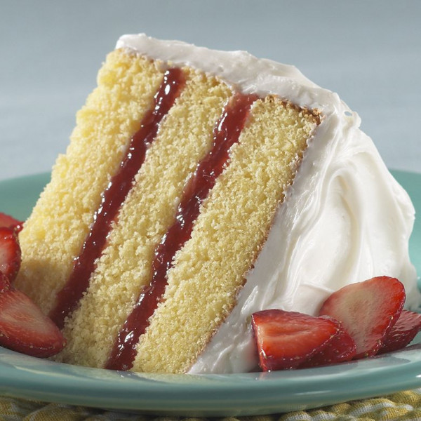 Vanilla Cake 2 Layers Strawberry decorated 10 Inches
